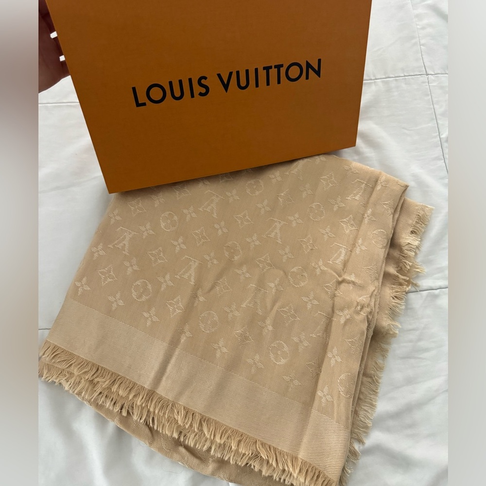 Louis Vuitton Monogram Shawl/Scarf - Picture 2 of 5